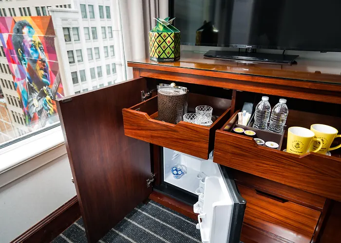 Staypineapple, An Iconic Hotel, The Loop