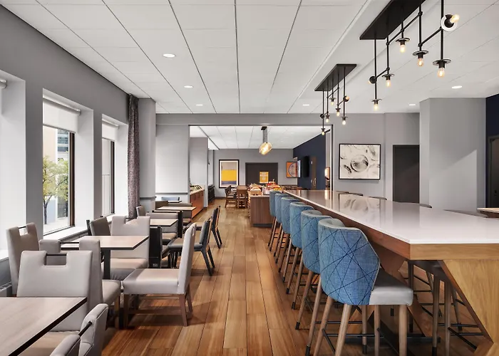 Hampton Inn & Suites Chicago-Downtown